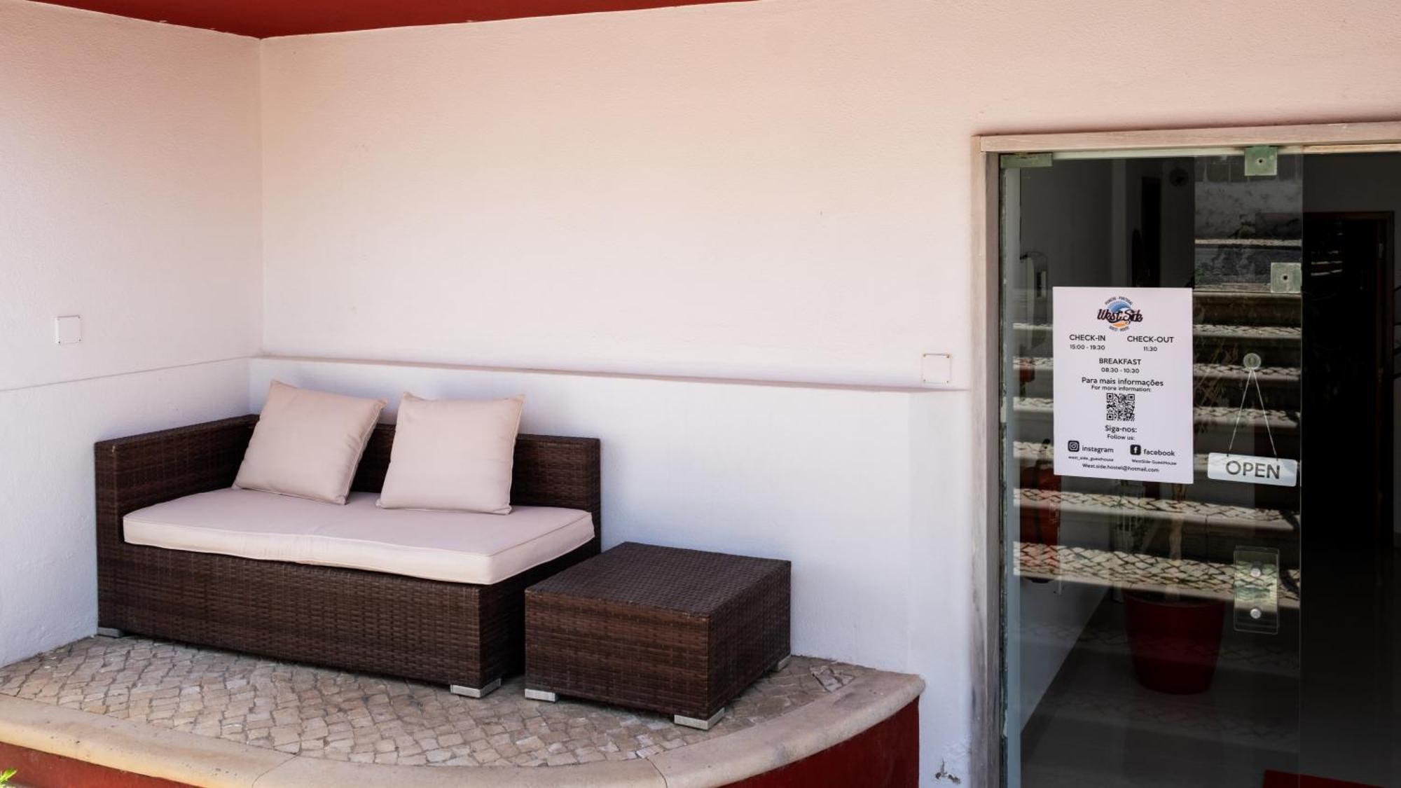 West Side Guesthouse Пениш Екстериор снимка