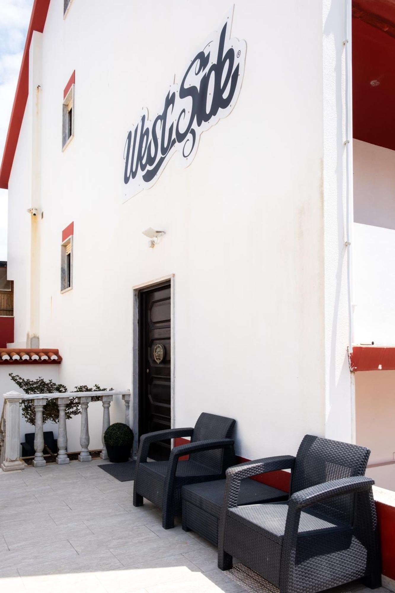 West Side Guesthouse Пениш Екстериор снимка