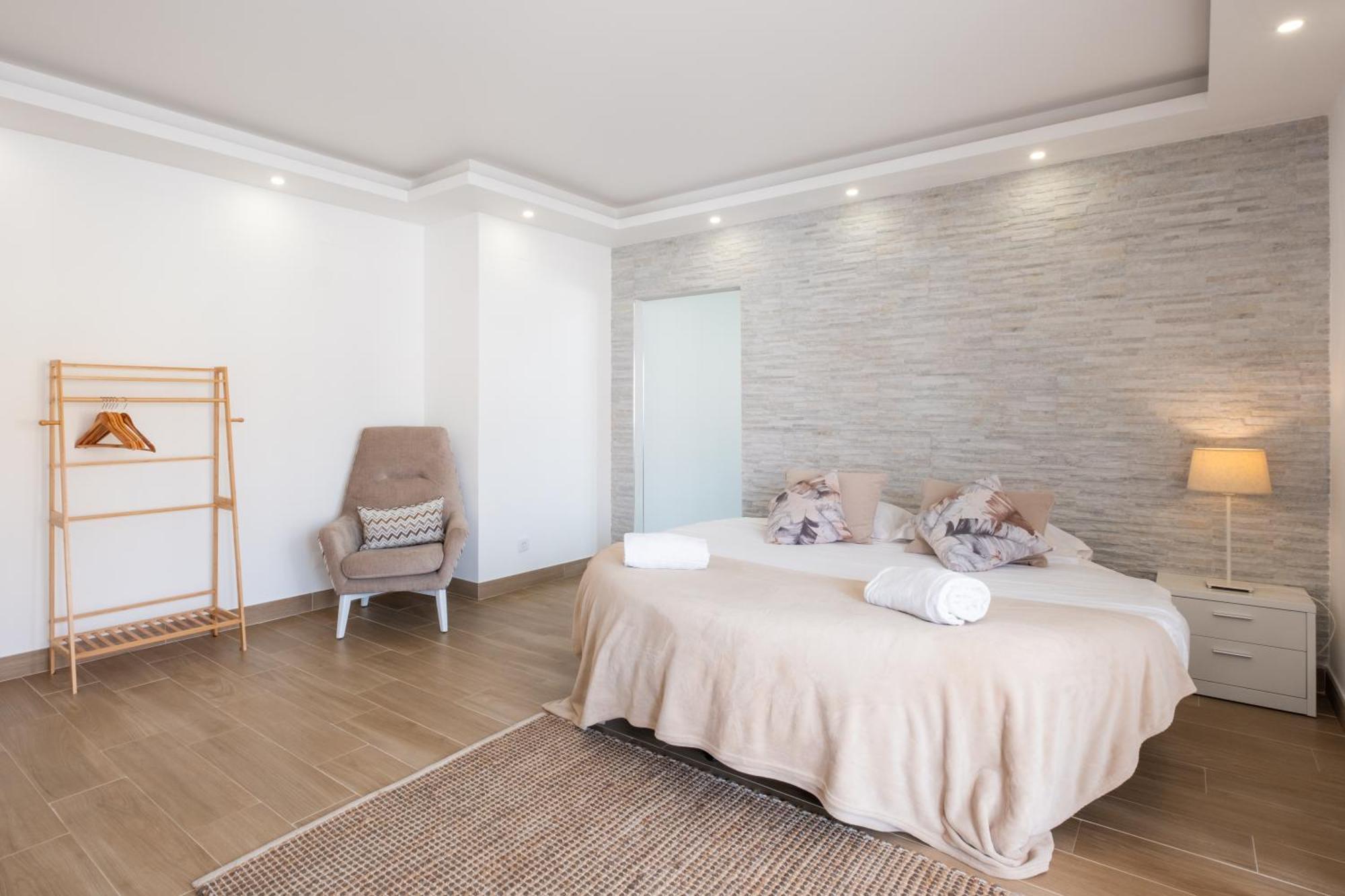 West Side Guesthouse Пениш Екстериор снимка