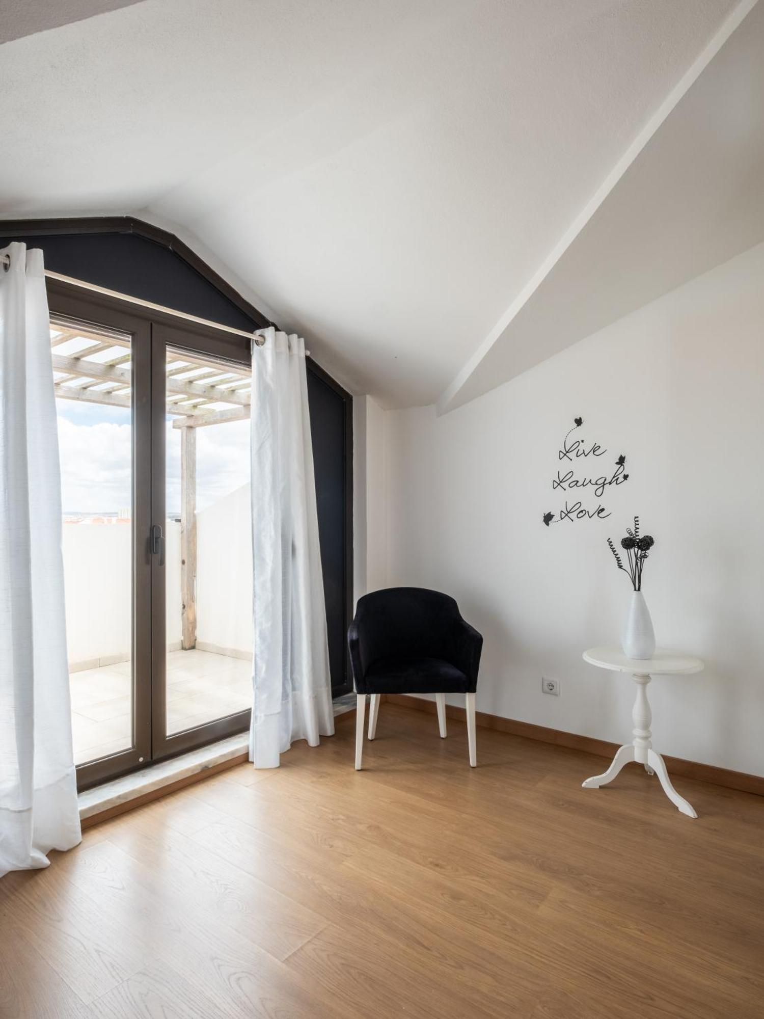 West Side Guesthouse Пениш Екстериор снимка
