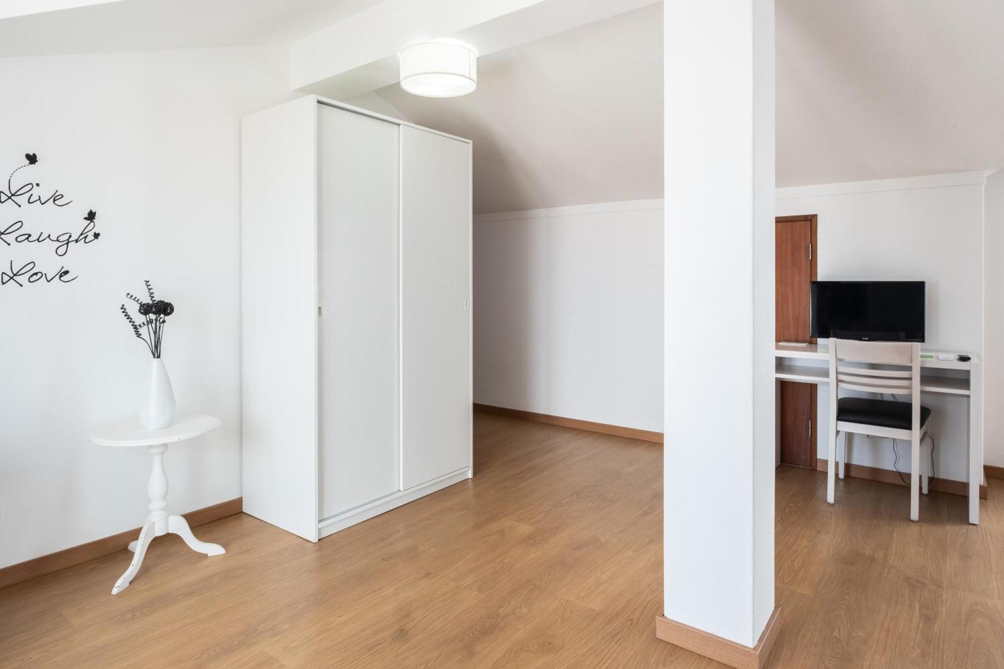 West Side Guesthouse Пениш Екстериор снимка