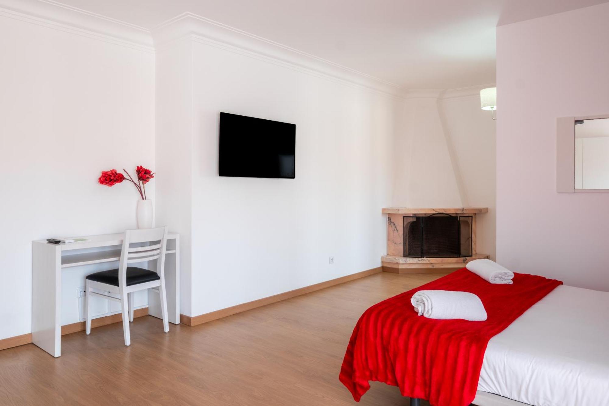 West Side Guesthouse Пениш Екстериор снимка