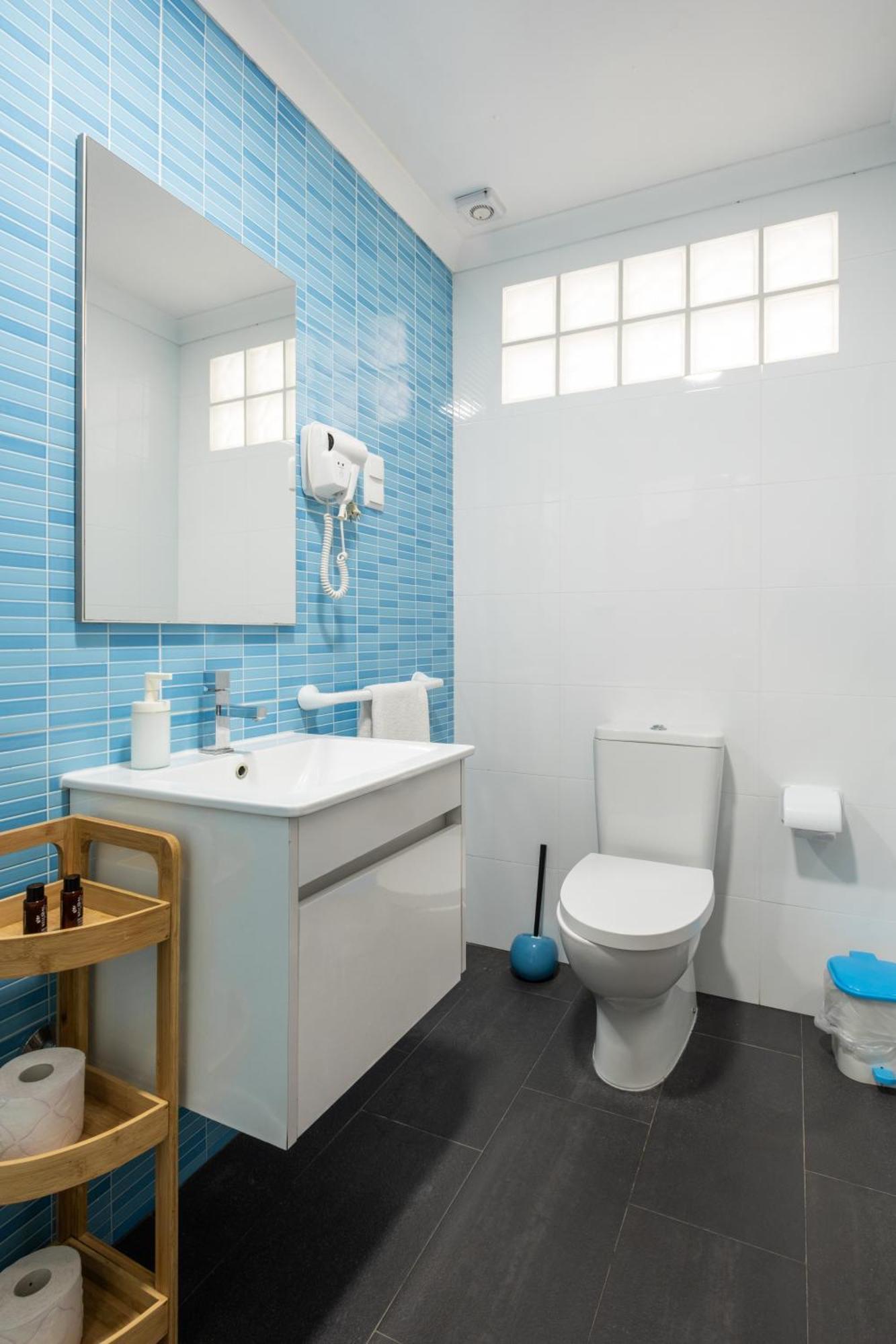 West Side Guesthouse Пениш Екстериор снимка