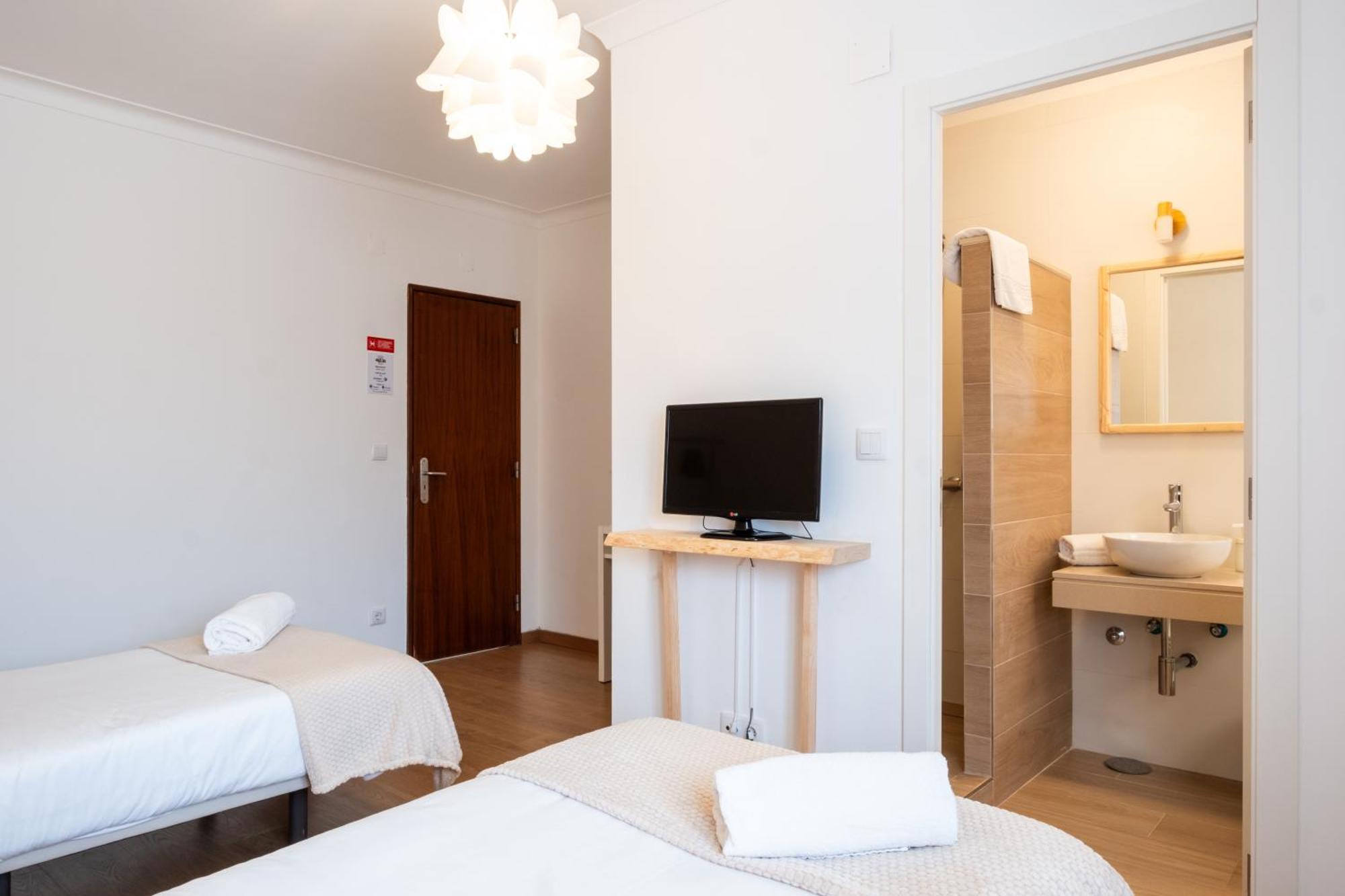 West Side Guesthouse Пениш Екстериор снимка