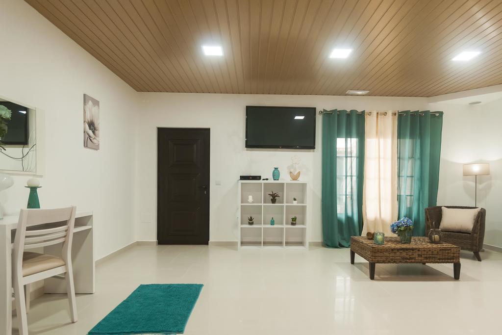 West Side Guesthouse Пениш Екстериор снимка