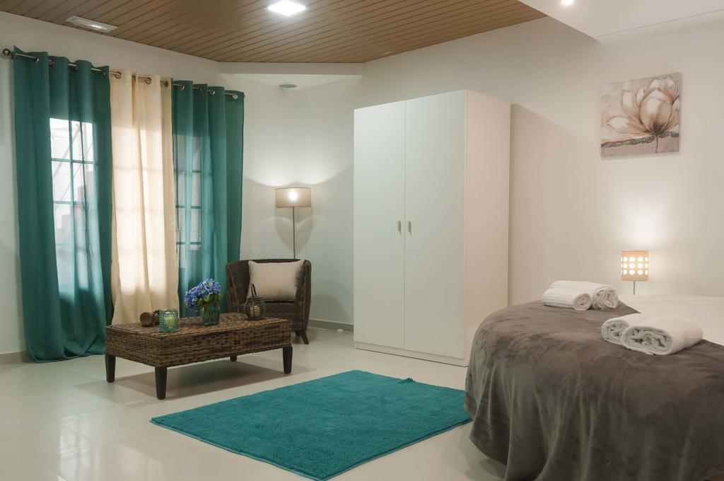 West Side Guesthouse Пениш Екстериор снимка